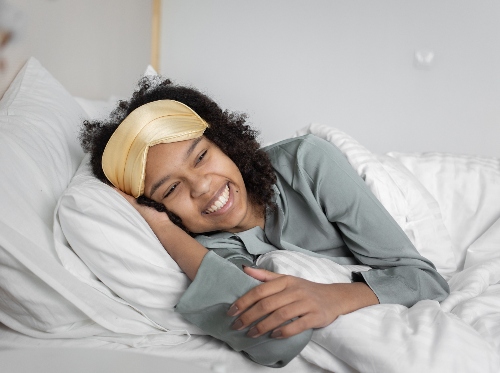 African American women sleeping. Magnesium oil for sleep. A guide to a good night's sleep 